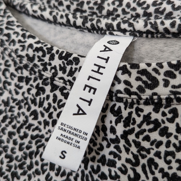 Athleta Studio to Street Printed Black & White Speckled Leopard Sweatshirt - Picture 5 of 6
